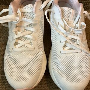 Girl’s NB Fresh Foam Arishi v4 Bungee Lace Running Shoe Size 3.5 US white/pink